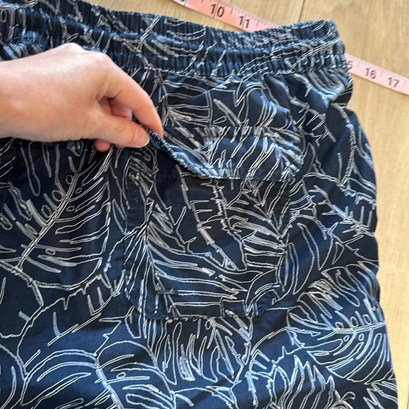 EUC Men’s Leaf Print Navy Blue & White Athletic Swim Trunks Size 38 Waist XL - Picture 7 of 8